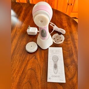 CONAIR “True Glo” FACIAL BRUSH. Sonic skincare solution.